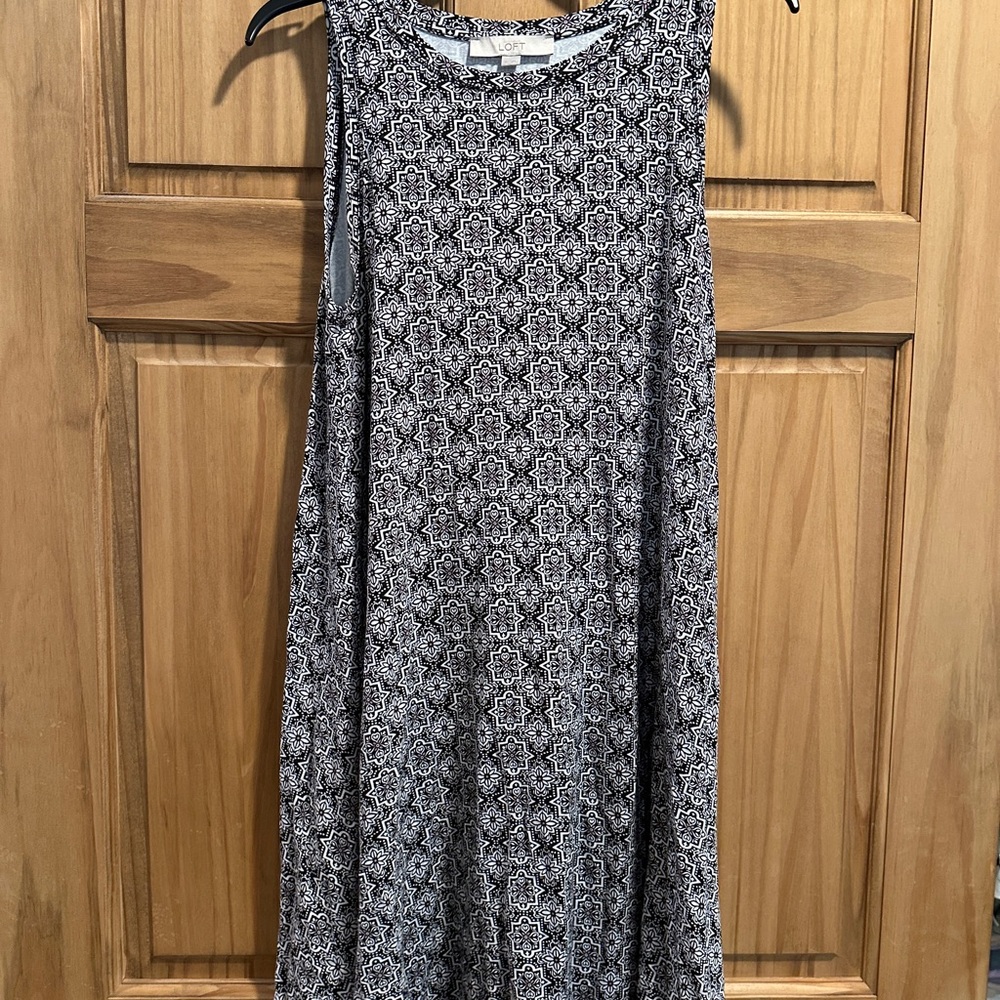 Sleeveless Black and White Patterned Swing Dress